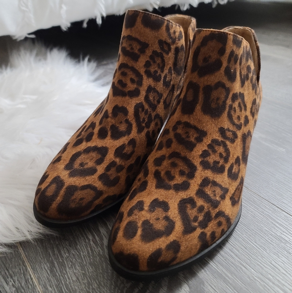 LifeStride Payton Leopard Booties